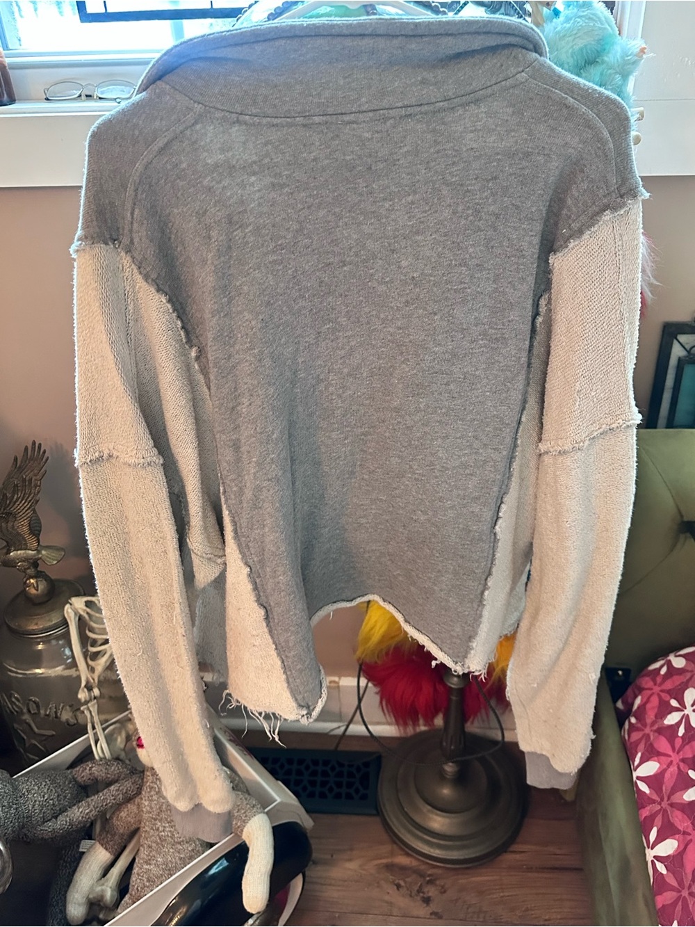 Easel Neutral Two-Tone Sweatshirt in light grey & dark grey - Picture 4 of 4